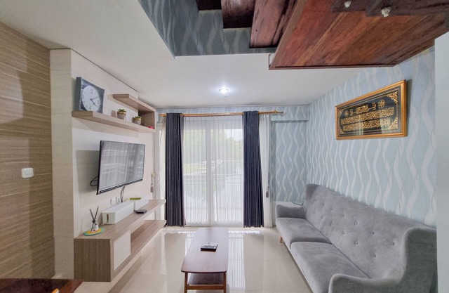 Elegant And Spacious 2Br Loft Green Park Yogyakarta Apartment