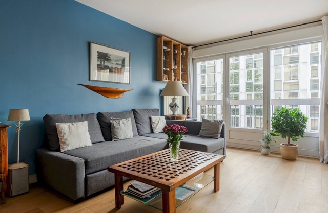 Elegant Apartment - 1 Queen Bed and 1 Sofa Bed, Ideal for Families