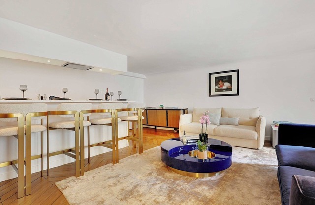 Elegant apartment - 2BD/6P - Avenue Montaigne