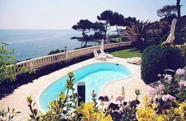 Elegant Cap d'Antibes Residence with Sea View, Pool and Gardens