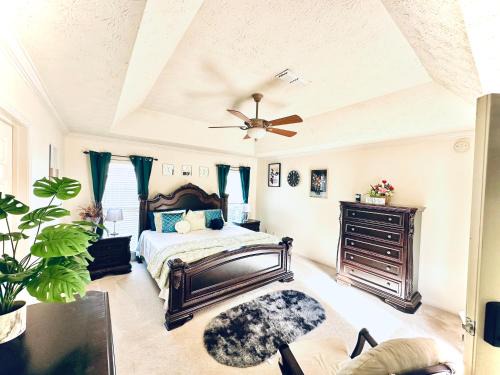 Elegant cozy Master Suite, MGM!