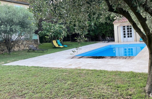 Elegant & Cozy Villa: 10 Guests | 6 Bedrooms | Pool | 2000m² Garden