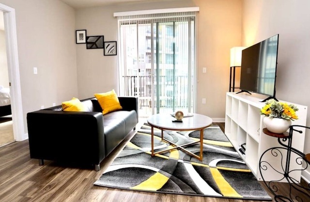 Elegant Deluxe with pool, Fairfax Free Parking