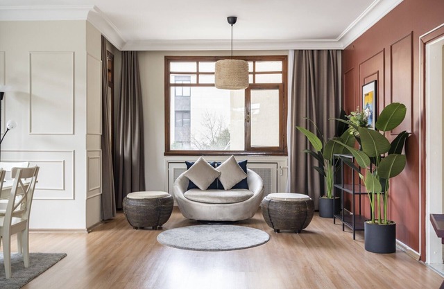 Elegant Flat w Balcony BBQ 5 min to Bagdat Ave