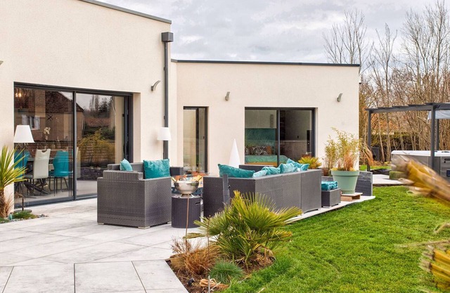 Elegant house with jacuzzi, modern comfort and history in Ranville