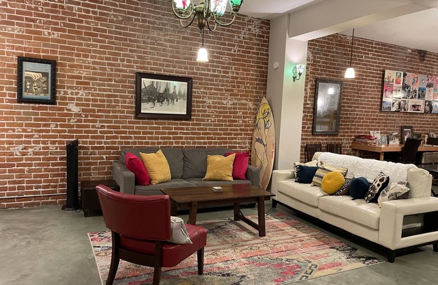 Elegant Loft In Downtown Prime Historic District! Pet Friendly! STR#0767