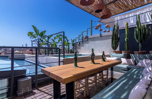 Elegant Riad with Private Pool and Cinema