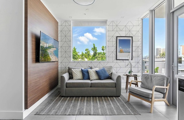 Elegant SoBe 2 Bedroom Apartment