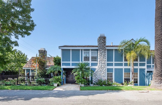 Elegant Tree Section Manhattan Beach Family Home