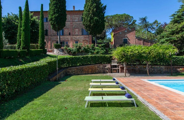 Elegant villa with pool & private park in Lucignano
