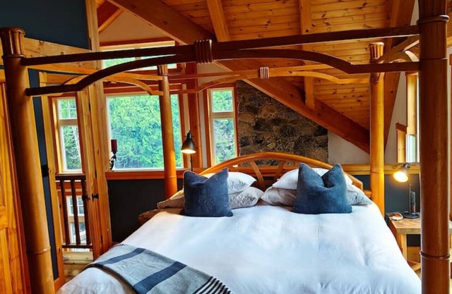 Elenriel Cottage - Waterfront Timberframe