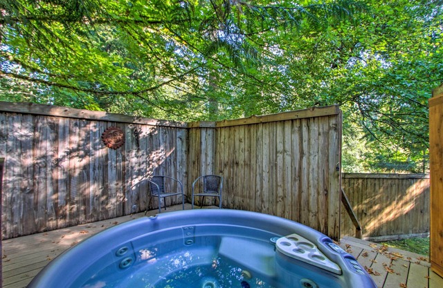 'elk Hideaway:' Ashford Cottage w/Hot Tub!