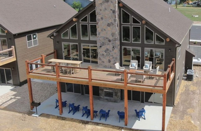 Elk Lodge-ADA plus water views & Pickleball Court