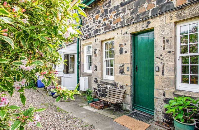 ELLIOT COTTAGE, family friendly, country holiday cottage in Bamburgh
