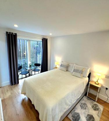 Elliot Ensuite Double Room