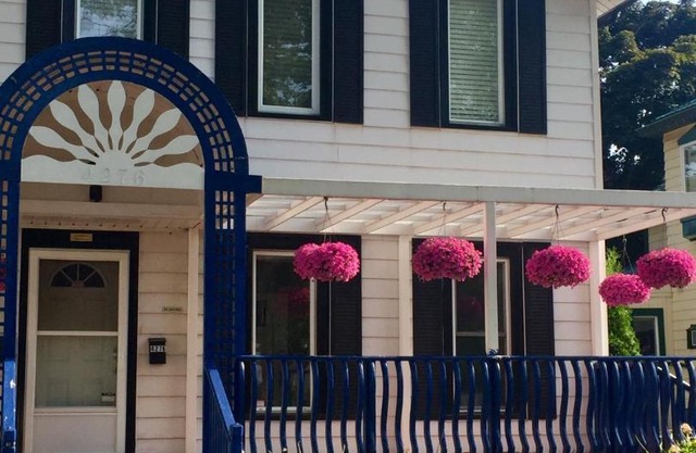 Ellis House Bed & Breakfast