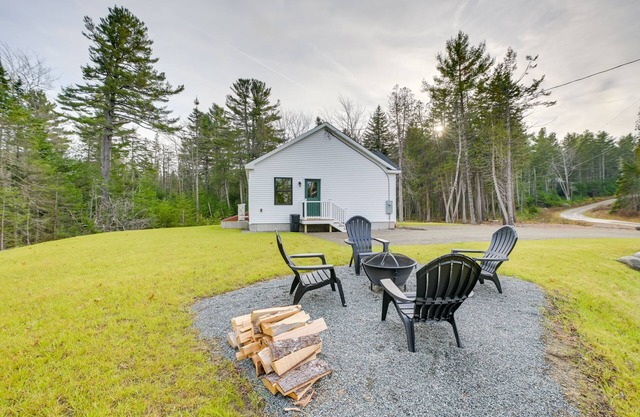 Ellsworth Vacation Rental w/Fire Pit & Gas Grill!