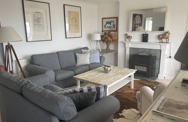 Elm Cottage retreat perched in the heart of Seaview with stunning coastal views!