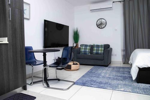 Embassy Garden - Spacious Studio