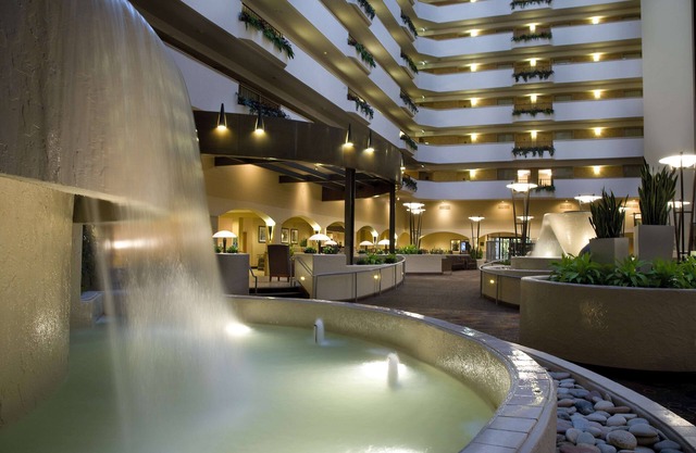 Embassy Suites by Hilton Kansas City International Airport
