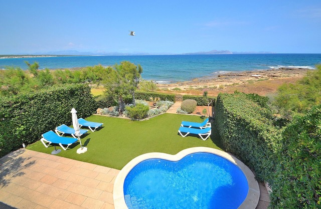 Embat 017 villa with private pool and direct access to the sea, garden and air conditioning