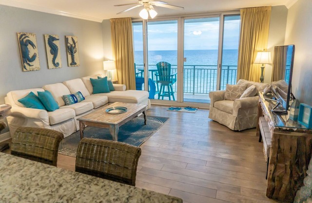 Emerald Bch Resort, Oceanfront! 6th Floor! Free Beach Chairs! Starbucks! Skybar!