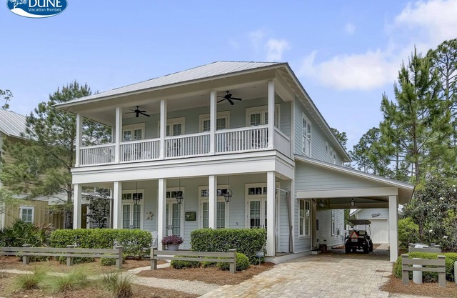 "Emerald Tide" *POOL * GOLF CART * 4BR/4.5BA/Bonus Bunk* Sleeps 12