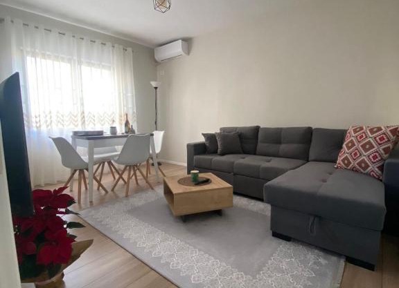 Emmas Place- Apartamenti modern por miqesor ne qender te Elbasanit