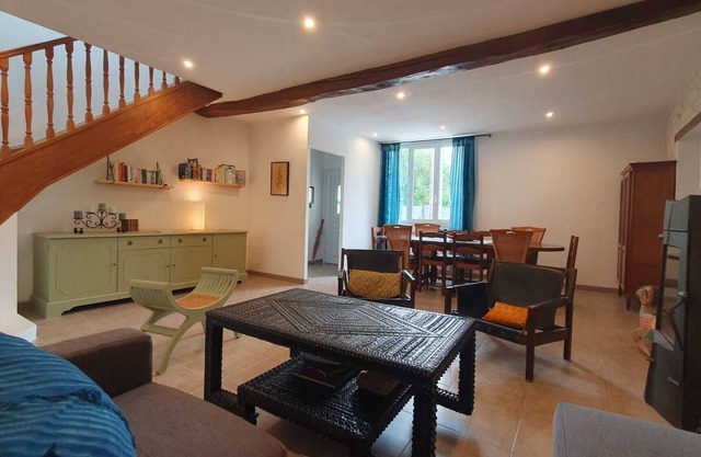 EN FAMILLE OU ENTRE AMIS ENTRE LYON ET PARIS SUR A6 - Pets welcome