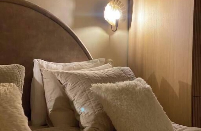 Enchanting 1BR w/King Bed in Unbeatable Location