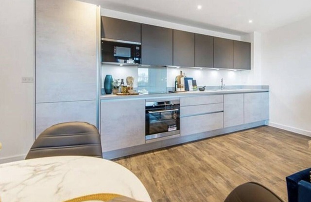 Enchanting 2-bedroom apartment with WiFi in Rainham