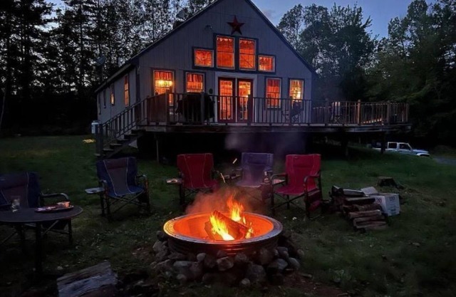 Enchanting 4-bedroom chalet with WiFi in Andover