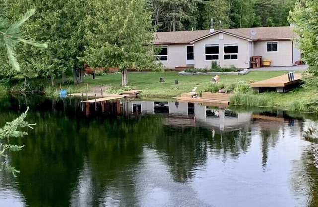 Enchanting three bedroom river front cottage