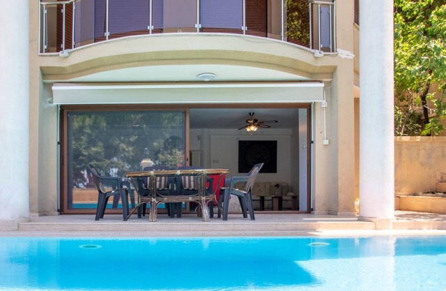 Enchanting Villa with Backyard in Cesme near Beach