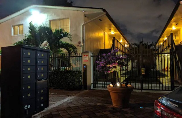 Endless Summer Rental 3 Bedroom 2 Bath - Entire Apartment