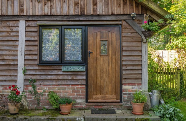 ENDYMION, pet friendly, with open fire in Linwood