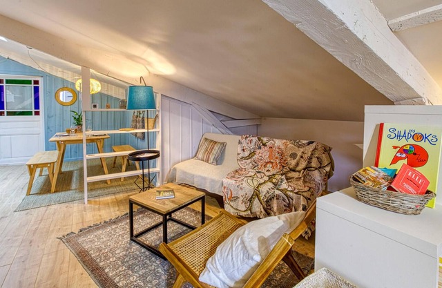 Enjoy a wonderful vacation in this charming vacation apartment.