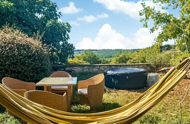 Enjoy a wonderful time in this inviting vacation home in an idyllic location.