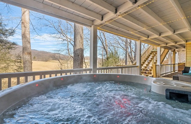Enjoy Fabulous Home w/Hot Tub-Private-Amenities