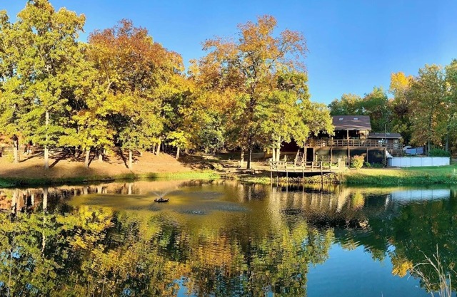 Enjoy Fall Serenity on our Woodland Retreat with Boat Parking near Truman Lake
