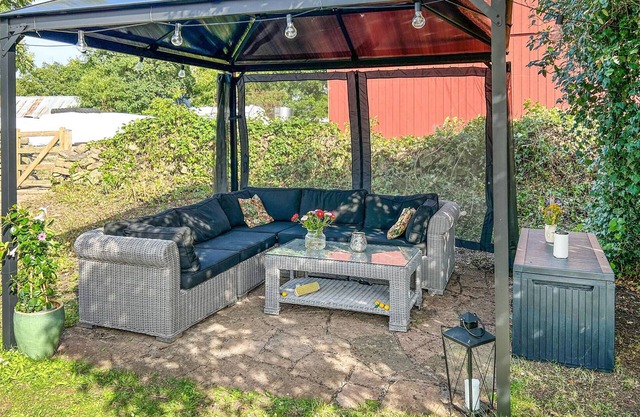 Enjoy peace and idyll in this holiday home in the countryside.