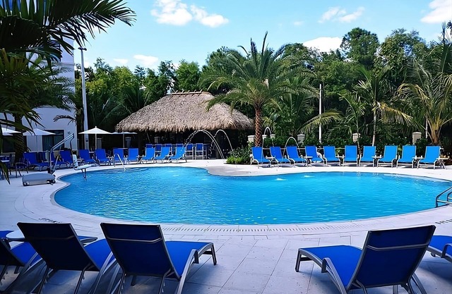Enjoy Poolside Cocktails and BBQ at Cozy Studio Near Marco Island - Moments Away