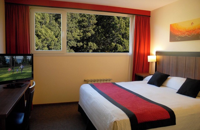 Enjoy Relaxing Mornings with Garden & Comfortable Bed - with Heated Indoor Pool