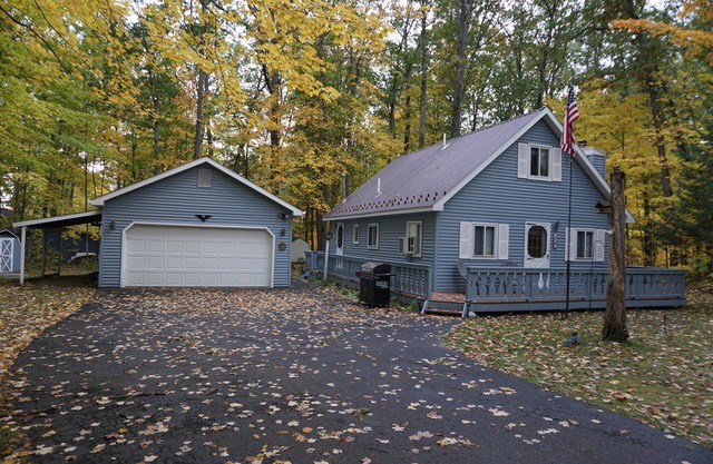 Enjoy the beauty of Northern Michigan Fall Colors at Higgins Lake and Houghton !