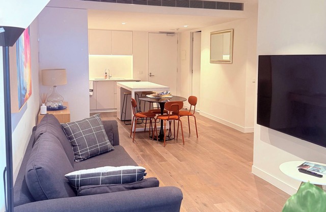 Enjoy the local vibe & city surroundings + parking. Modern & family friendly.