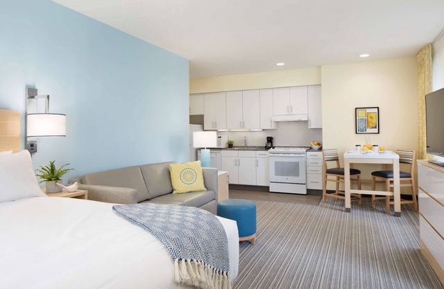 Enjoy the Perks! Free Breakfast, Kitchen, Onsite Parking, Pets Allowed!