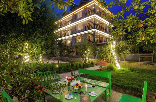 Enjoy your cozy stay in the lap of Himalayas amidst the natural beauty of Manali