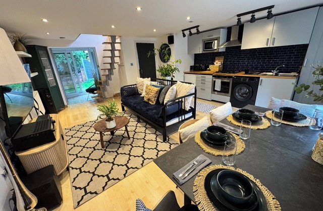 Enjoyable 1-bedroom Cozy Cottage in Coventry