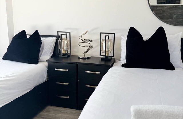 Ensuite Deluxe Room with Shower