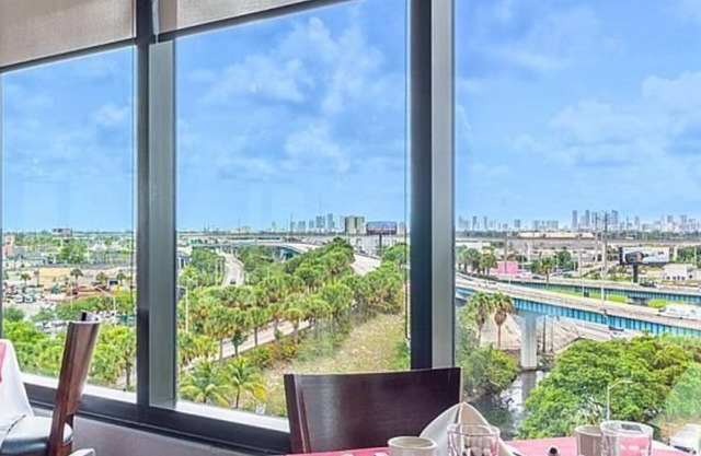 Ensuring a Very Comfortable & Memorable Stay! Onsite Pool, Near Marlins Park